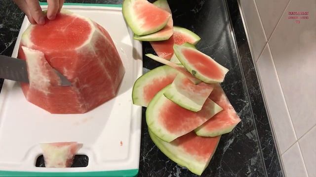 КАК КРАСВО И БЫСТРО ПОРЕЗАТЬ АРБУЗ смотреть онлайн
