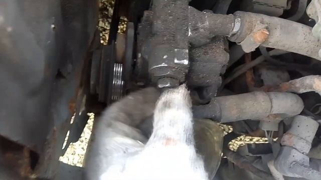 Mercedes vito w638 Меняем компрессор ГУР ОМ601 смотреть онлайн