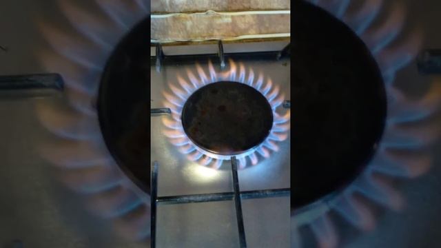 голубой газ горит красным цветом смотреть онлайн