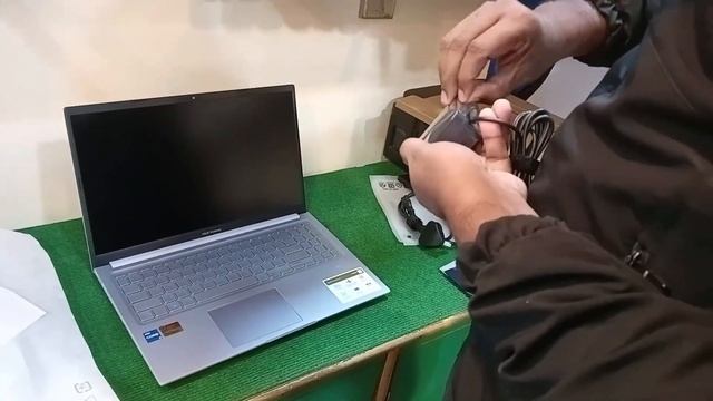 Unboxing Asus VivoBook 15 (2022) X1502ZA (12th Gen Core i5/ 8GB/ 512GB SSD/ 15.6" FHD/ Win11 смотреть онлайн