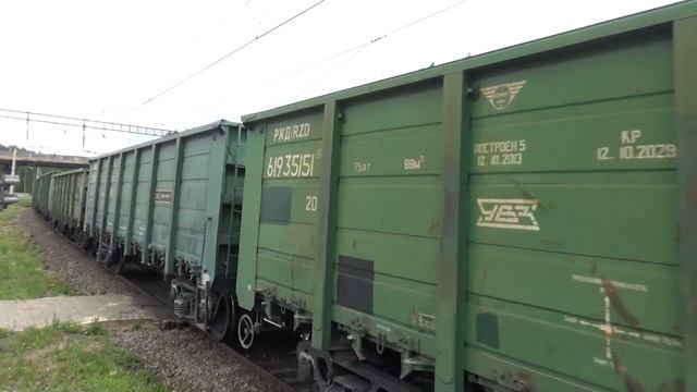 Электровоз ВЛ80С-1374 с грузовым поездом смотреть онлайн