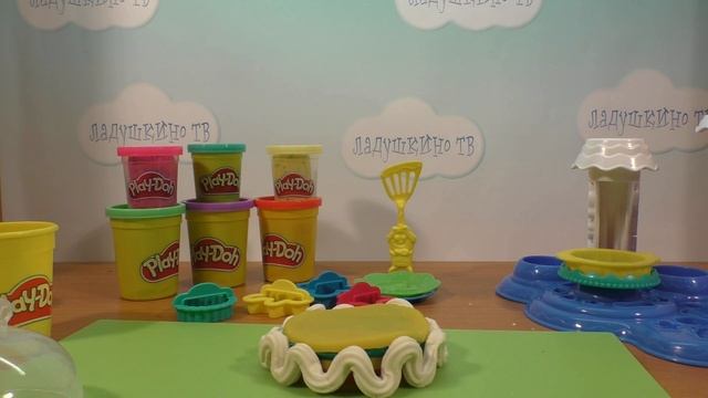 Play Doh ЛЕПИМ ИЗ ПЛАСТИЛИНА тортики. Плэй До. Торт из пластилина. смотреть онлайн