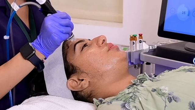 Benefits of a HydraFacial смотреть онлайн