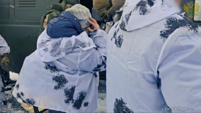 Эвакуация нескольких жителей из подконтрольного Киеву населенного пункта смотреть онлайн