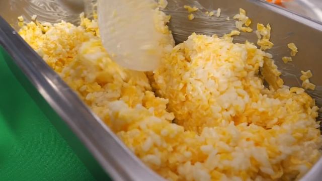 코로나에 오픈해서 월매출 1억! 입소문으로 대박난 대왕 꼬꼬동과 연어 김밥까지! / Amazing Karaage, Salmon Kimbap - Korean Street Food