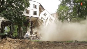 Прямо сейчас! Пятиэтажку на улице Обручева снесли за несколько часов