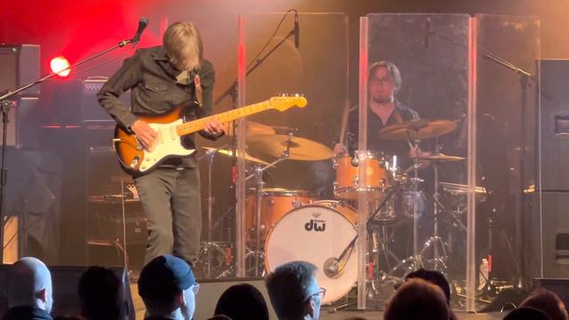 Eric Johnson live @the State Room SLC, UT 2/15/23 playing CLIFFS OF DOVER смотреть онлайн