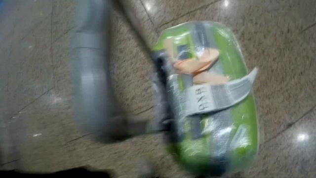 Потерялась в аэропорту Дубая смотреть онлайн