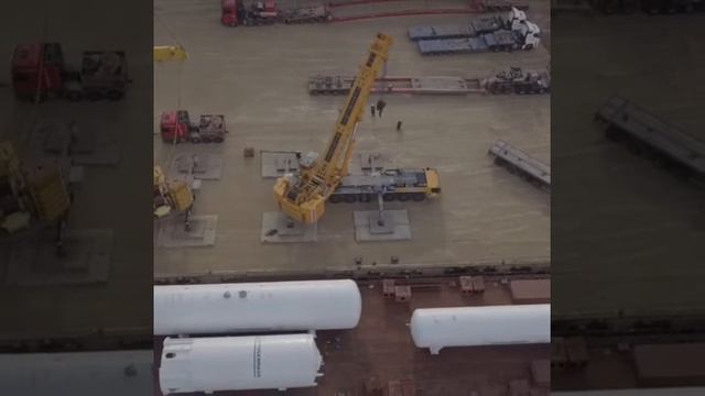 Перевалка грузов кранами LIEBHERR LTM1500 и LIEBHERR LTM1400 смотреть онлайн