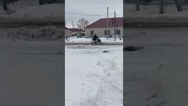 ПЕРВЫЙ ВЫЕЗД САМОДЕЛЬНОГО СНЕГОХОДА Ж К Г смотреть онлайн