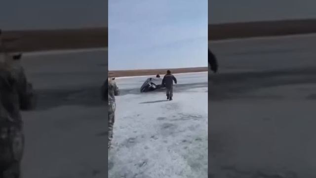 ??машина ушла под лед #машина #россия смотреть онлайн