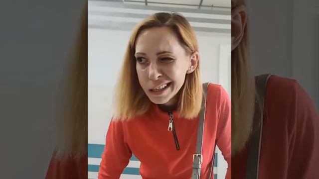 Сходила к стоматологу, задели лицевой нерв… смотреть онлайн