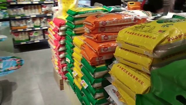 Открытие магазина,  рядом с домом в Куньмине.