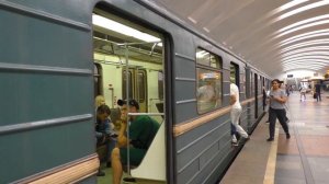 «До Речного вокзала!» Электропоезд 81-717/714.5 «Номерной» №54 на станции метро Кантемировская