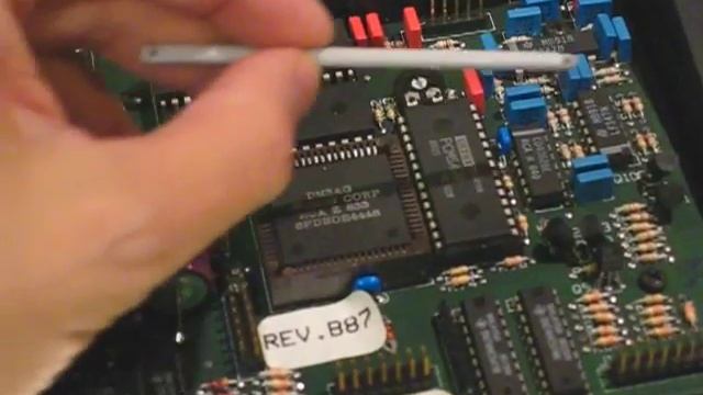 Alesis HR-16B Drum Machine Take Apart смотреть онлайн