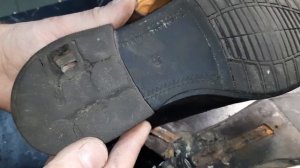 Ремонт обуви. Есть ли смысл в ремонте  бюджетной обуви из кожзама и зачем брать такое в ремонт!?