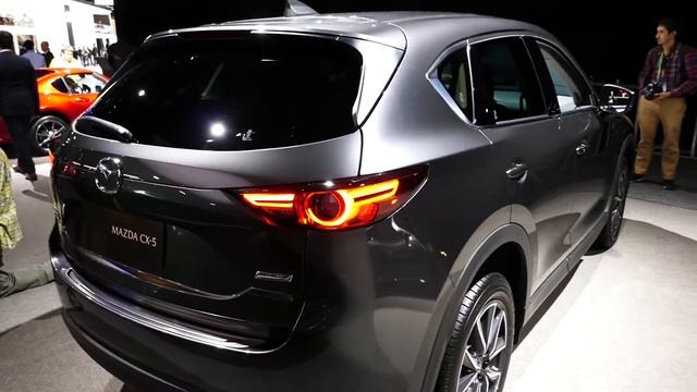 New 2018 Mazda CX-5 SUV Exterior Tour - 2017 LA Auto Show, Los Angeles CA смотреть онлайн