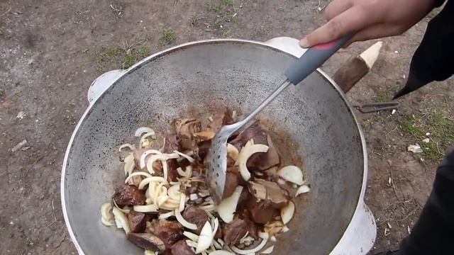 ЖАРИМ КАРТОШКУ С ГОВЯЖЬИМИ РЕБРАМИ/В КАЗАНЕ/МЯСО В КАЗАНЕ смотреть онлайн