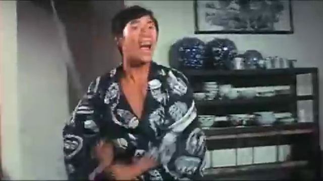 Angela Mao Ying vs. Sammo Hung and a bunch of dudes смотреть онлайн
