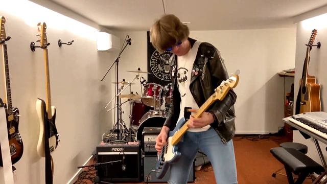 The Subways - Rock n Roll Queen Bass Cover смотреть онлайн