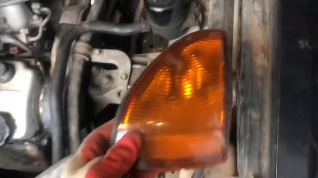 Как снять передний бампер на автомобиле Mitsubishi Diamante смотреть онлайн