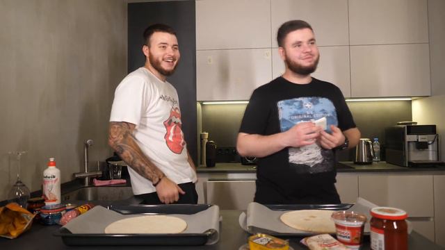 НИ В КОЕМ СЛУЧАЕ НЕ ЕШЬ ЭТУ ПИЦЦУ ! смотреть онлайн