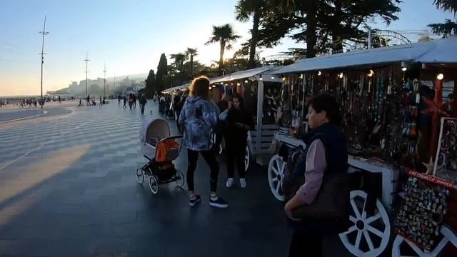 Ялта Стрим с набережной. В Ялте лето 22 октября