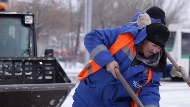 В столице активно ведутся работы по уборке снега смотреть онлайн