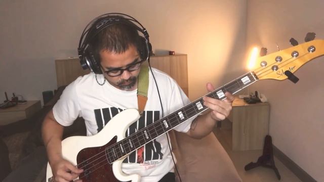 Schecter Diamond J Plus - Muse: Muscle Museum Bass Cover смотреть онлайн