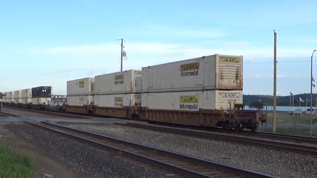 Railfanning Massive BNSF Freight Trains in Fort Madison Iowa! (Part 5) 7/29/23 смотреть онлайн