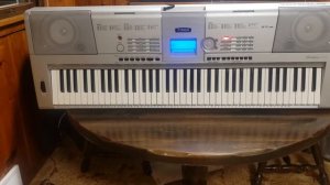 YAMAHA PORTABLE GRAND DGX-205