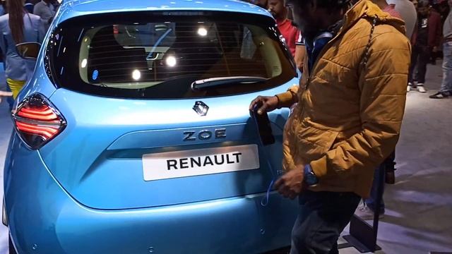 Renault ZOE electric car with 400 km range at Auto Expo 2020. смотреть онлайн
