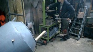 Прессование тротуарной плитки, полусухой способ.