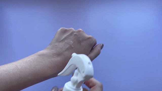 Лёгкий флюид для защиты, увлажнения и питания волос. Действие на кудряшках. Libre Спрей для волос. смотреть онлайн