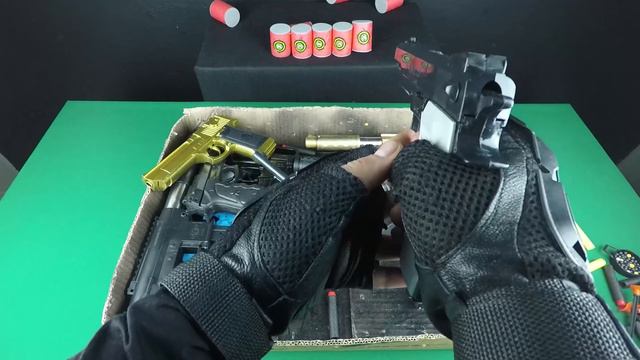 Maroon Berets Toy Guns and Equipments !! Realistic Toy Rifle Military Toy Guns смотреть онлайн