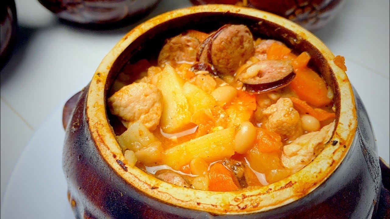 МУЖЧИНЫ Будут В ВОСТОРГЕ! Очень Вкусное Жаркое с Колбасками и Фасолью. Жаркое в Горшочках смотреть онлайн
