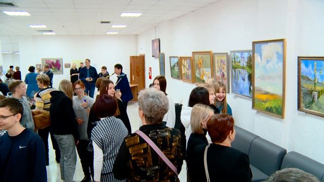 На Уральской Стали начала работу выставка сразу трех новотроицких художников. смотреть онлайн