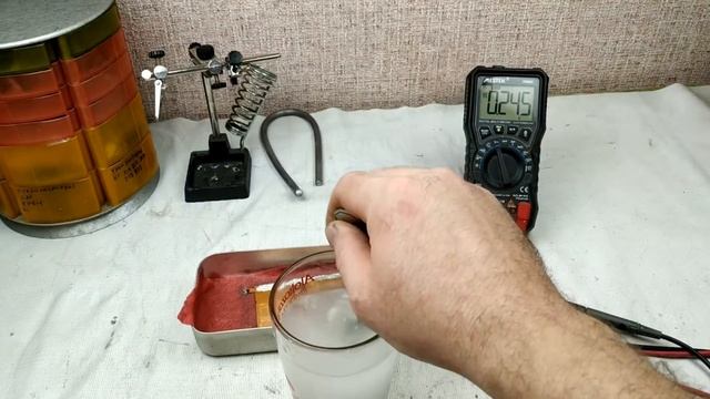 Электричество из стакана воды! Бесплатное электричество. Самодельная батарейка. смотреть онлайн
