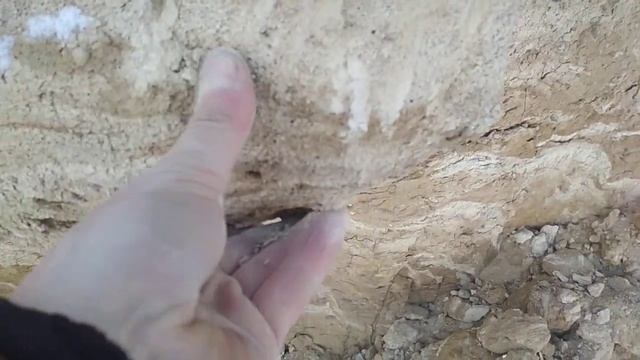 Глина ,известь, выход осадочных горных пород в утёсе реки смотреть онлайн