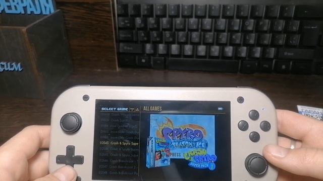 Бюджетная игровая консоль M17 смотреть онлайн