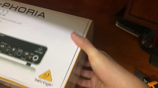 Unboxing Behringer U Phoria UMC22 and Behringer C-1 + mic test смотреть онлайн