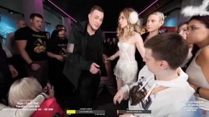 Шлепки по жопам на стриме