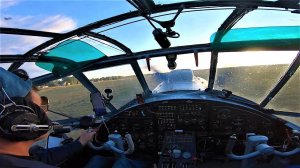 Вечерний взлет на самолете Ан-2. Полет в чистом небе.