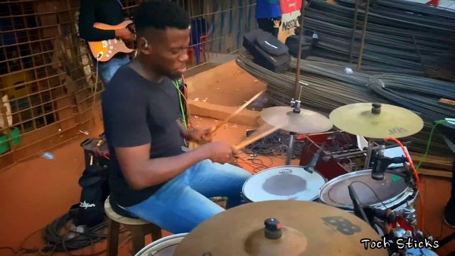 This is what happens when a drummer takes to the STREETS!!!?? смотреть онлайн