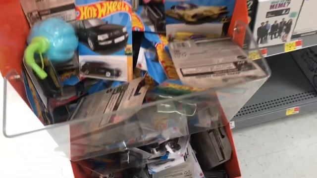 ?HotWheels Hunting Walmart | More “N” Cases | M2 1:24 Square Bodies | The New BMW Premium Diorama смотреть онлайн