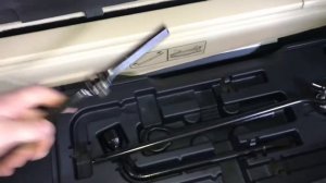 Как снять запаску на Toyota Highlander