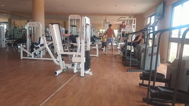 Тренажерный зал из Кубы аля 90тые смотреть онлайн