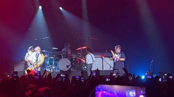 Jack Black/Kyle Gass saxophone competition.