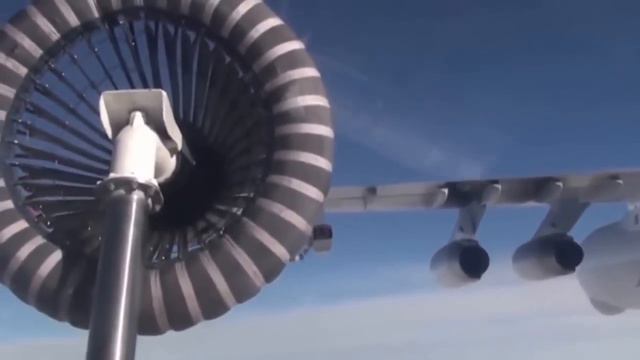 Полёты экипажей Су-24 Северного флота над Кольским полуостровом с дозаправкой самолетов в небе смотреть онлайн