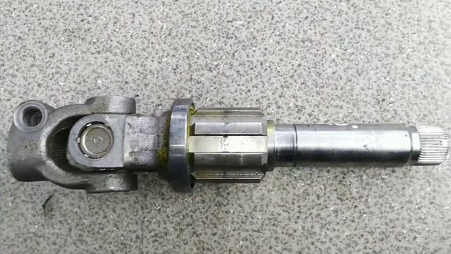 386. Вал рулевого колеса с подшипником и шарнирным узлом (1767620) смотреть онлайн